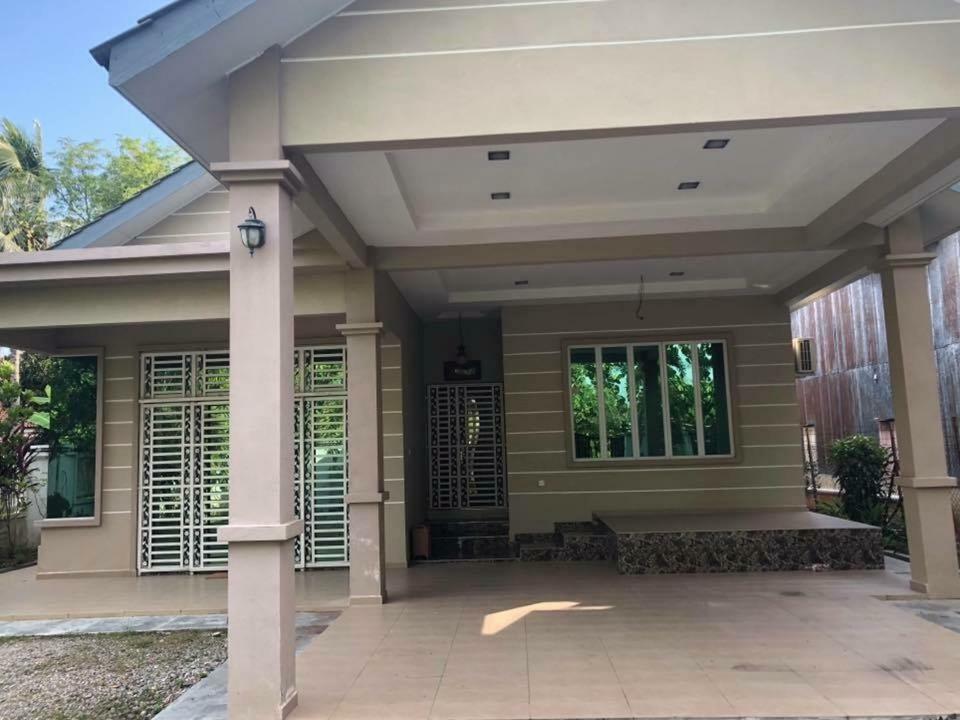 Leissa Homestay Ayer Hitam Eksteriør bilde