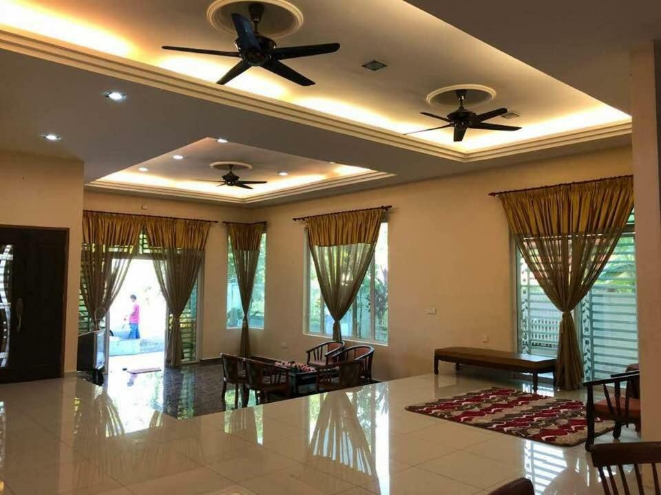Leissa Homestay Ayer Hitam Eksteriør bilde